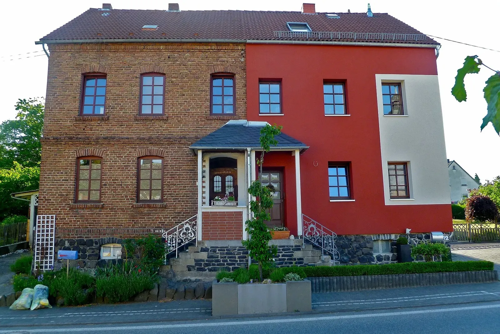 Même maison, avant et après l’isolation par l’extérieur